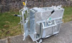 Deluxe Calf Dehorning Box